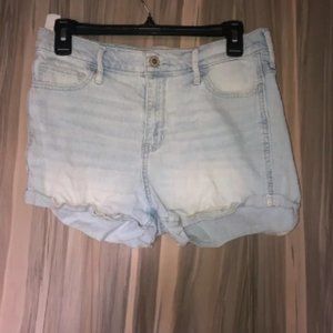Hollister jean shorts washed color size 9 or 29 summer shorts summer wear
